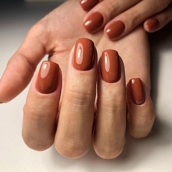 Dusty Rose Oval Nails with Gold Foil Accents Dusty Rose Oval Nails with Gold Foil Accents β Short Winter Oval Nails