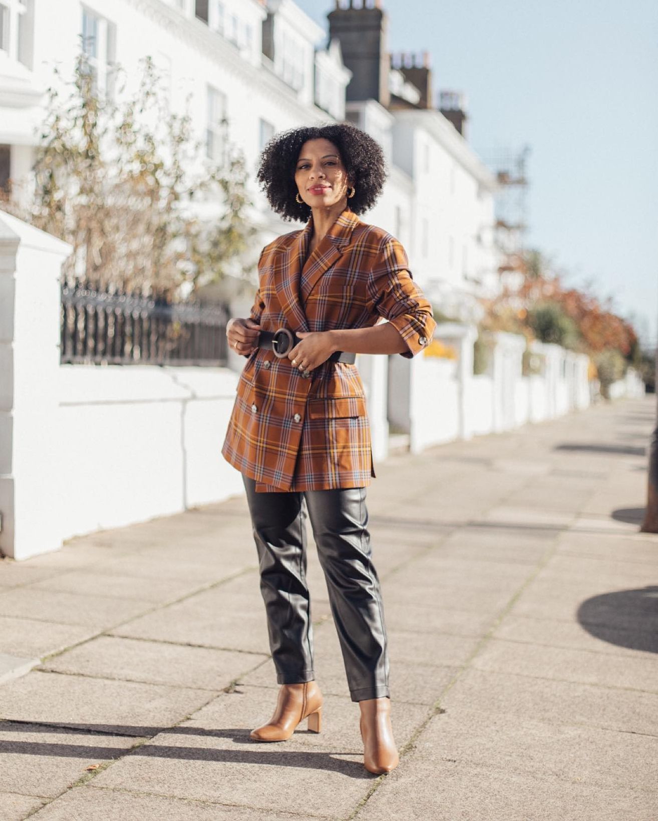 Oversized Plaid Blazer with Faux Leather Pants and Belt Oversized Plaid Blazer with Faux Leather Pants and Belt β Winter Outfits for Petite Women