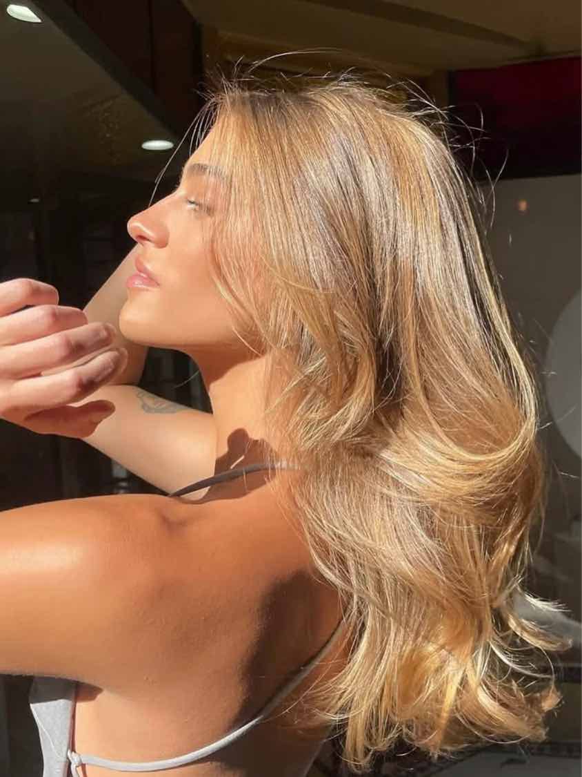 Honey Blonde Curtain Fringe Blowout Lob — Winter Haircuts for Girls