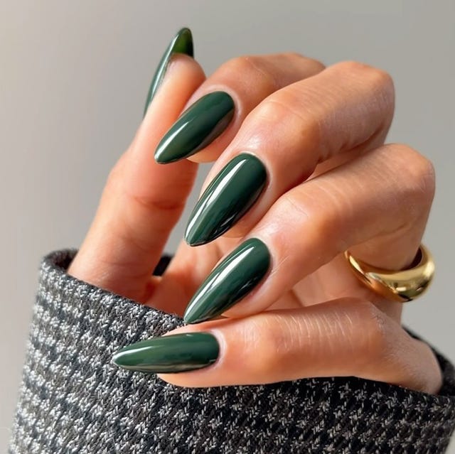 Deep Dark Green Stiletto Nails Deep Dark Green Stiletto Nails β Winter Nail Colors