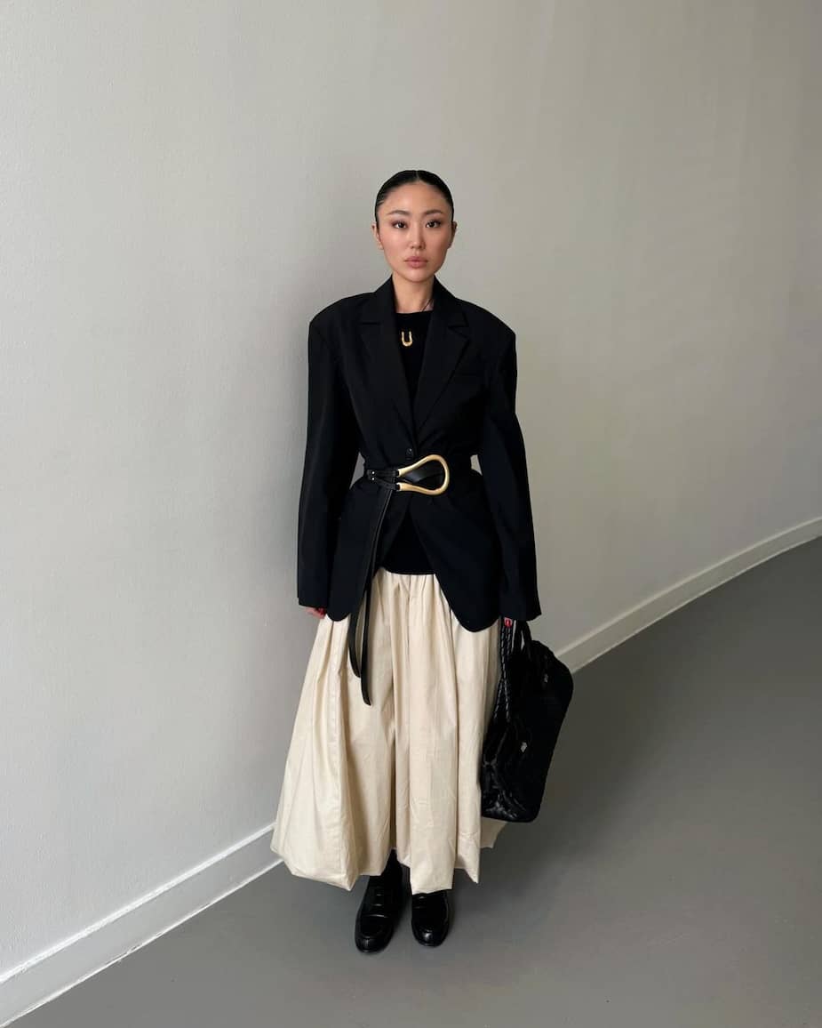 Voluminous Midi Skirt with Oversized Blazer Voluminous Midi Skirt with Oversized Blazer β Winter Skirt Outfits