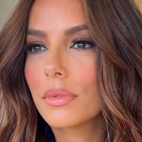 Thick Brunette Lob With Highlights — Winter Haircuts for Women Over 40