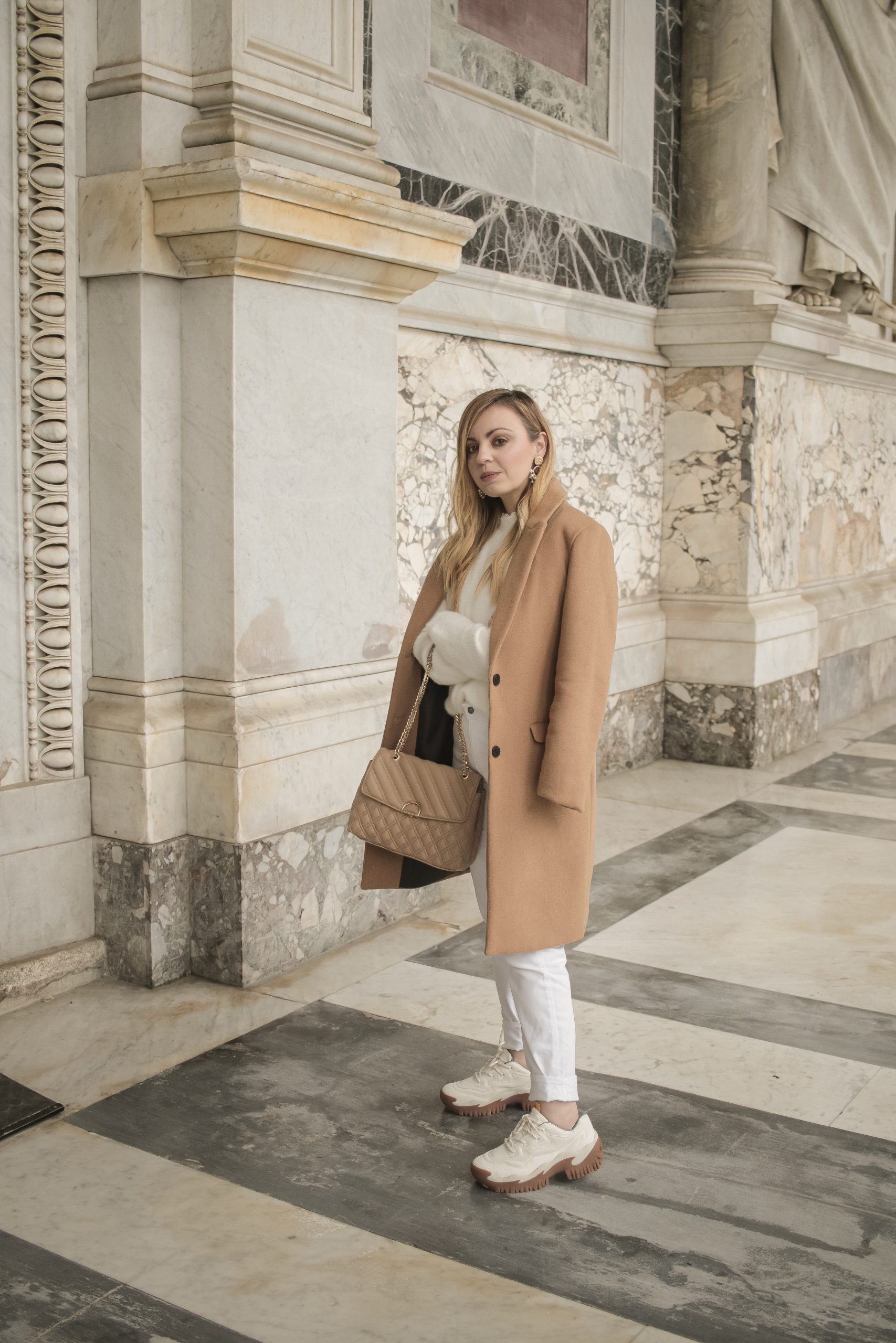 Cream Wool Coat with White Sweater and Sneakers for Casual Shoots Cream Wool Coat with White Sweater and Sneakers for Casual Shoots β Winter Photoshoot Outfits