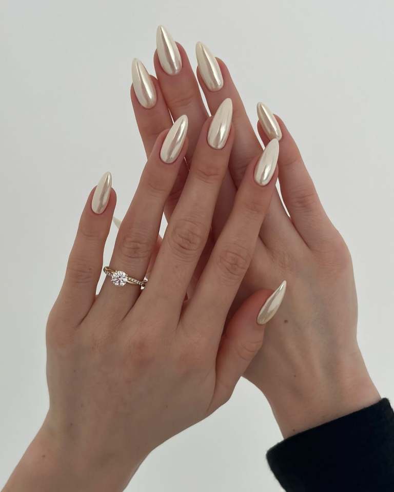 Pale Ivory Pearlescent Medium Stiletto Pale Ivory Pearlescent Medium Stiletto β Old Money Winter Nails