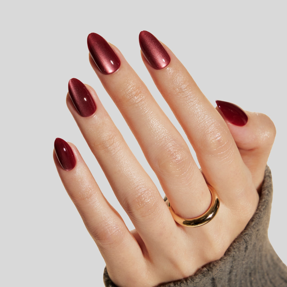 Cat-Eye Metallic Shimmer Visual Idea — Short Winter Almond Nails