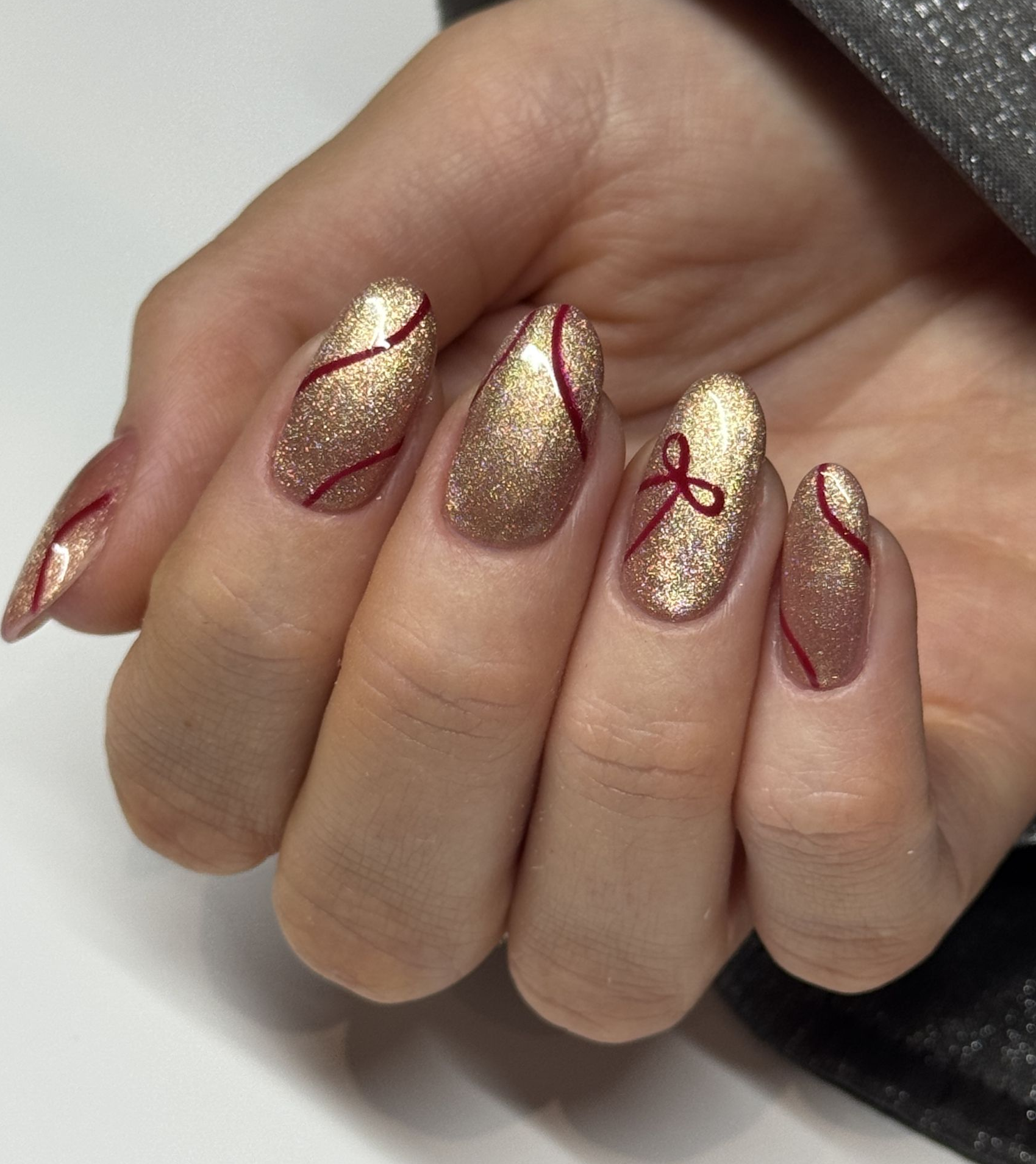 Gold Glitter Abstract Swirl Medium Oval Gold Glitter Abstract Swirl Medium Oval β New Years Nails 2027