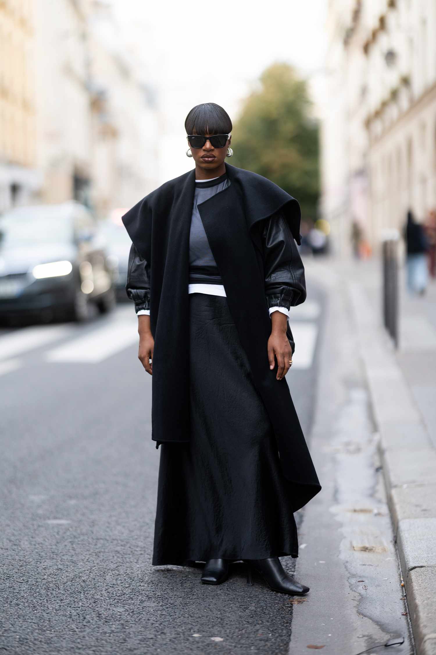 Dramatic Black Coat with Voluminous Sleeves and Maxi Skirt Dramatic Black Coat with Voluminous Sleeves and Maxi Skirt β Black Coat Outfits
