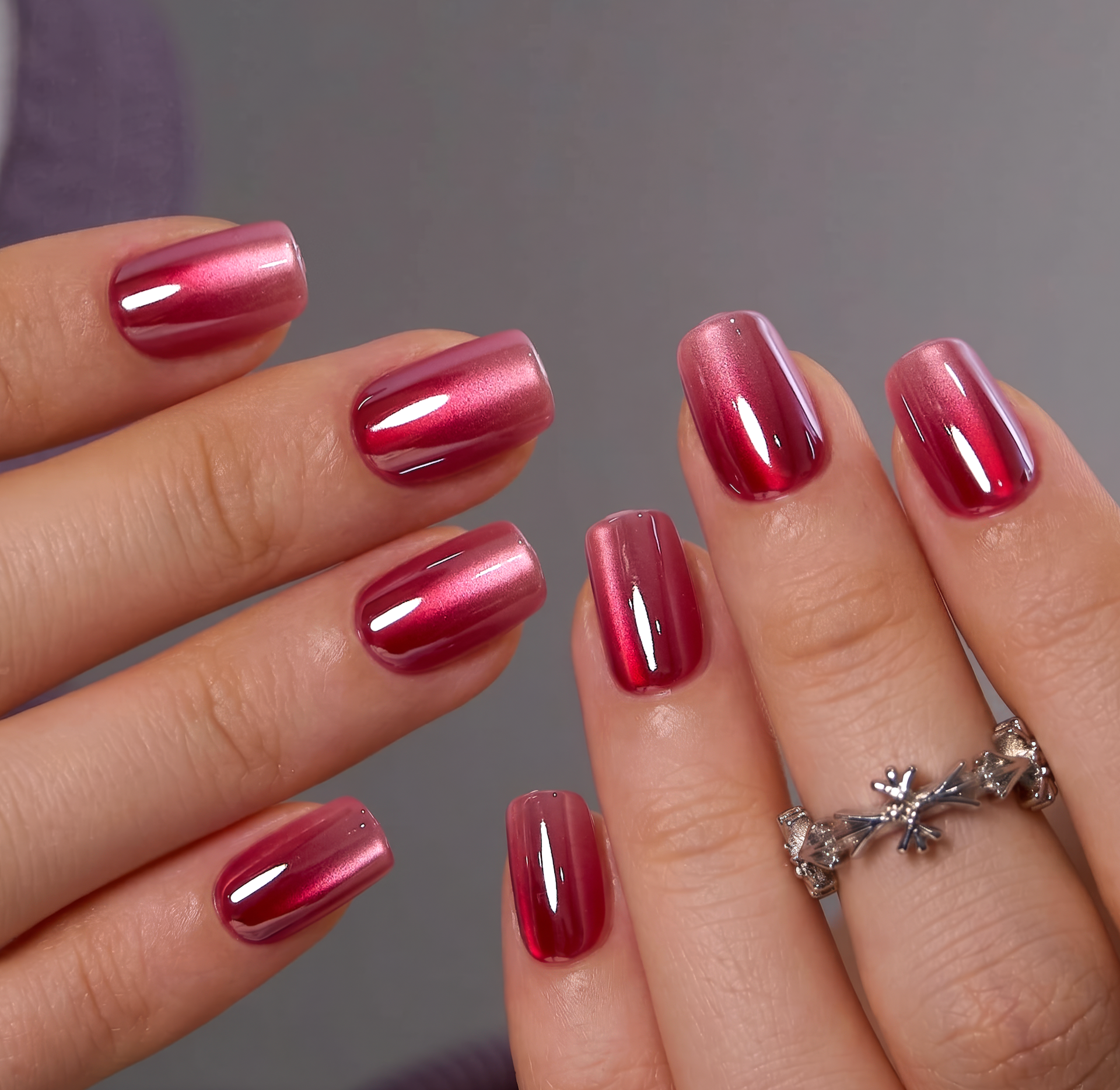 Red Chrome Metallic Ombre Short Squovals Red Chrome Metallic Ombre Short Squovals β Winter Squoval Nails