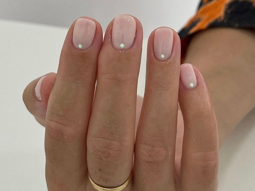 Minimalist Everyday Visual Idea Minimalist Everyday Visual Idea β Winter Nude Nails