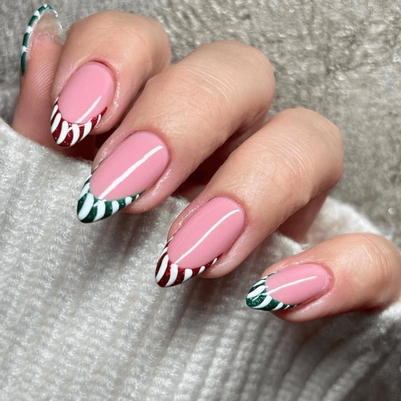 Glossy Glitter Visual Idea Glossy Glitter Visual Idea β Christmas Acrylic Nails 2026