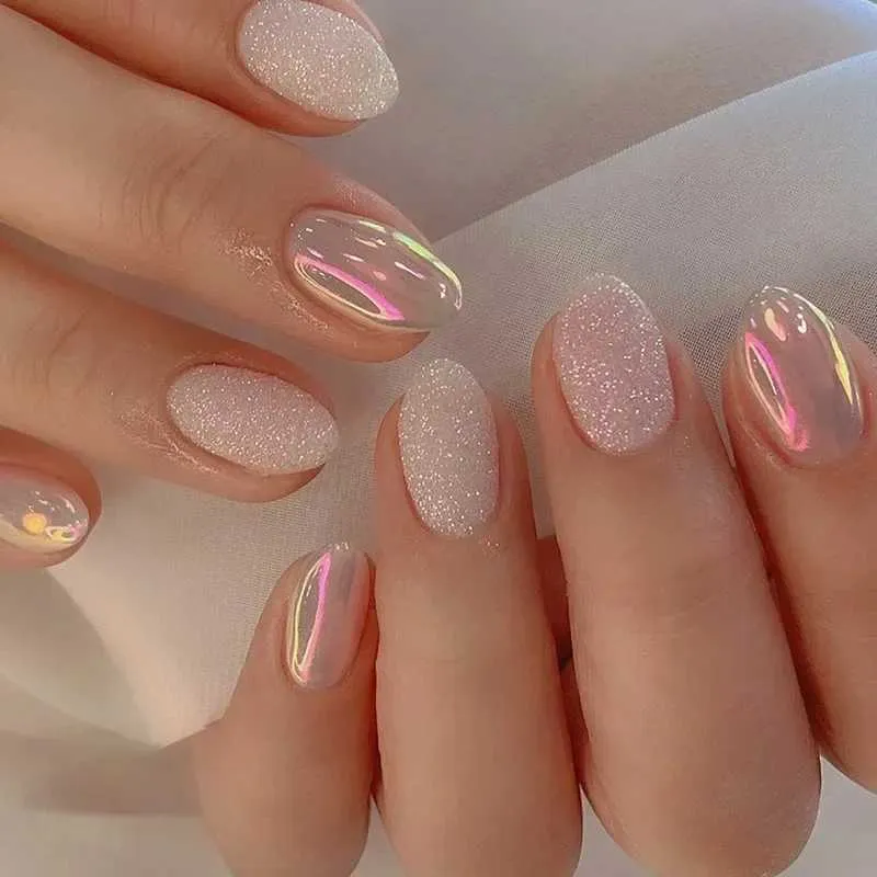 Glitter and Iridescent Chrome Winter Oval Nails Glitter and Iridescent Chrome Winter Oval Nails β Short Winter Oval Nails