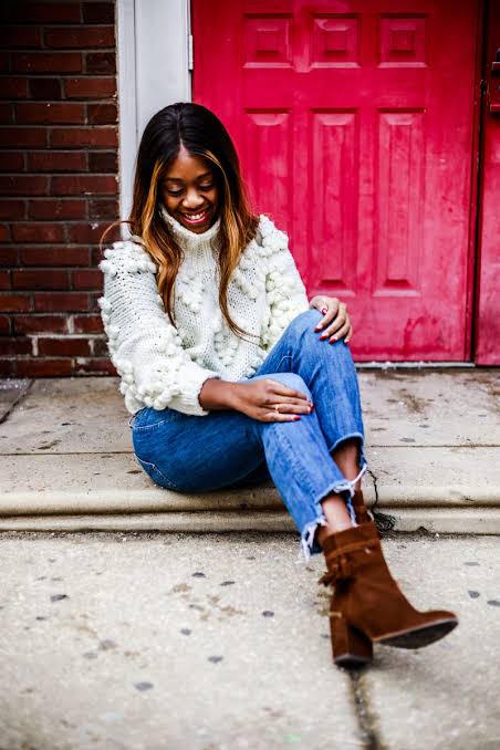 White Bobble-Knit Turtleneck with Fringe Boots White Bobble-Knit Turtleneck with Fringe Boots β Turtleneck Outfits