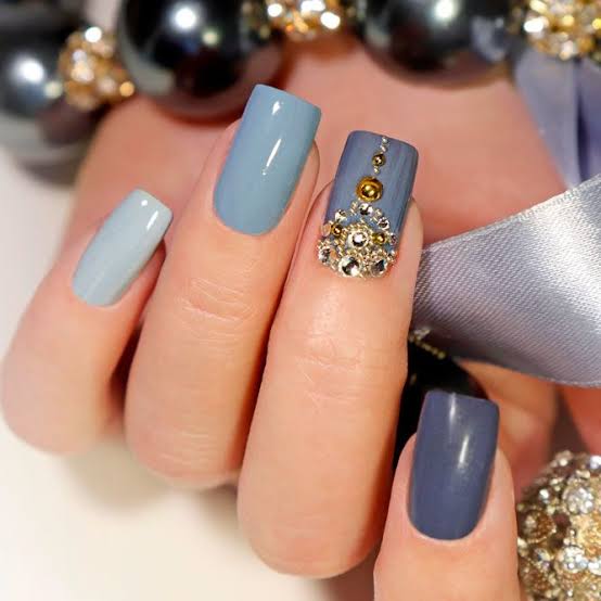 Short Square Rhinestone Accent Short Square Rhinestone Accent β Winter Rhinestone Nails