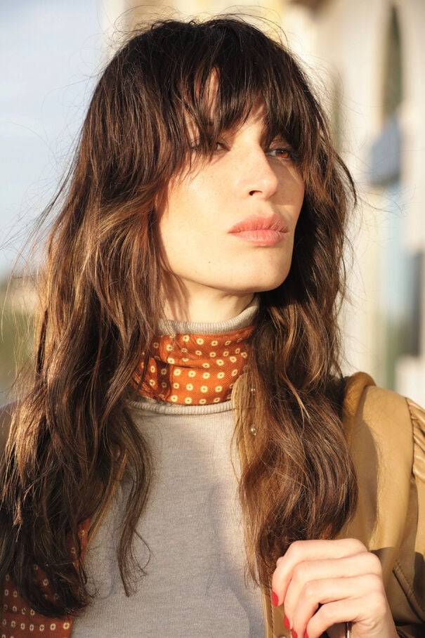 Mid-Back Visual Idea — Winter Haircuts for Oval Faces