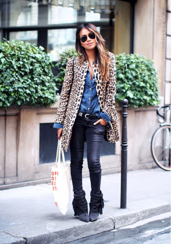 Leopard Print Jacket Styled With Blue Denim Shirt And Grey Skinny Jeans Leopard Print Jacket Styled With Blue Denim Shirt And Grey Skinny Jeans β Leopard Coat Outfits