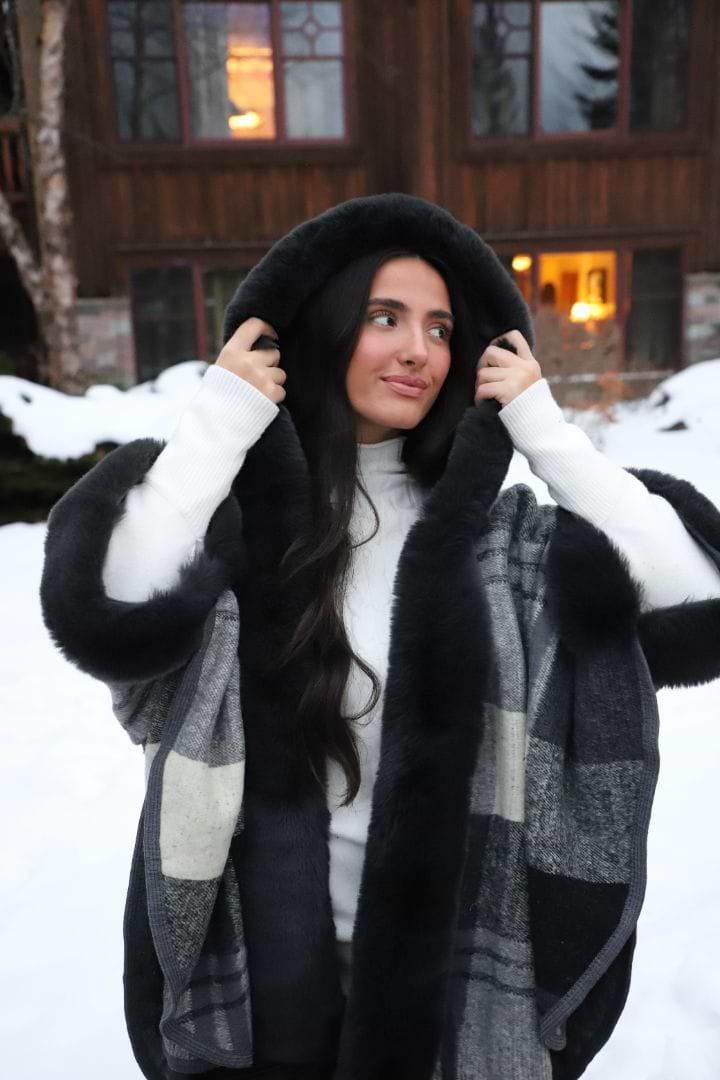 Plaid Cape with Faux Fur Trim for Cozy Cabin Style — Cabin Trip Outfits