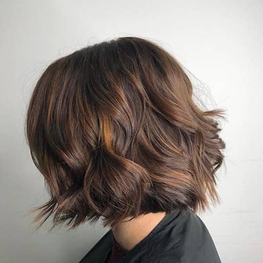 Medium Brown Wavy Bob With Copper Highlights Medium Brown Wavy Bob With Copper Highlights β Winter Brown Hair Colors