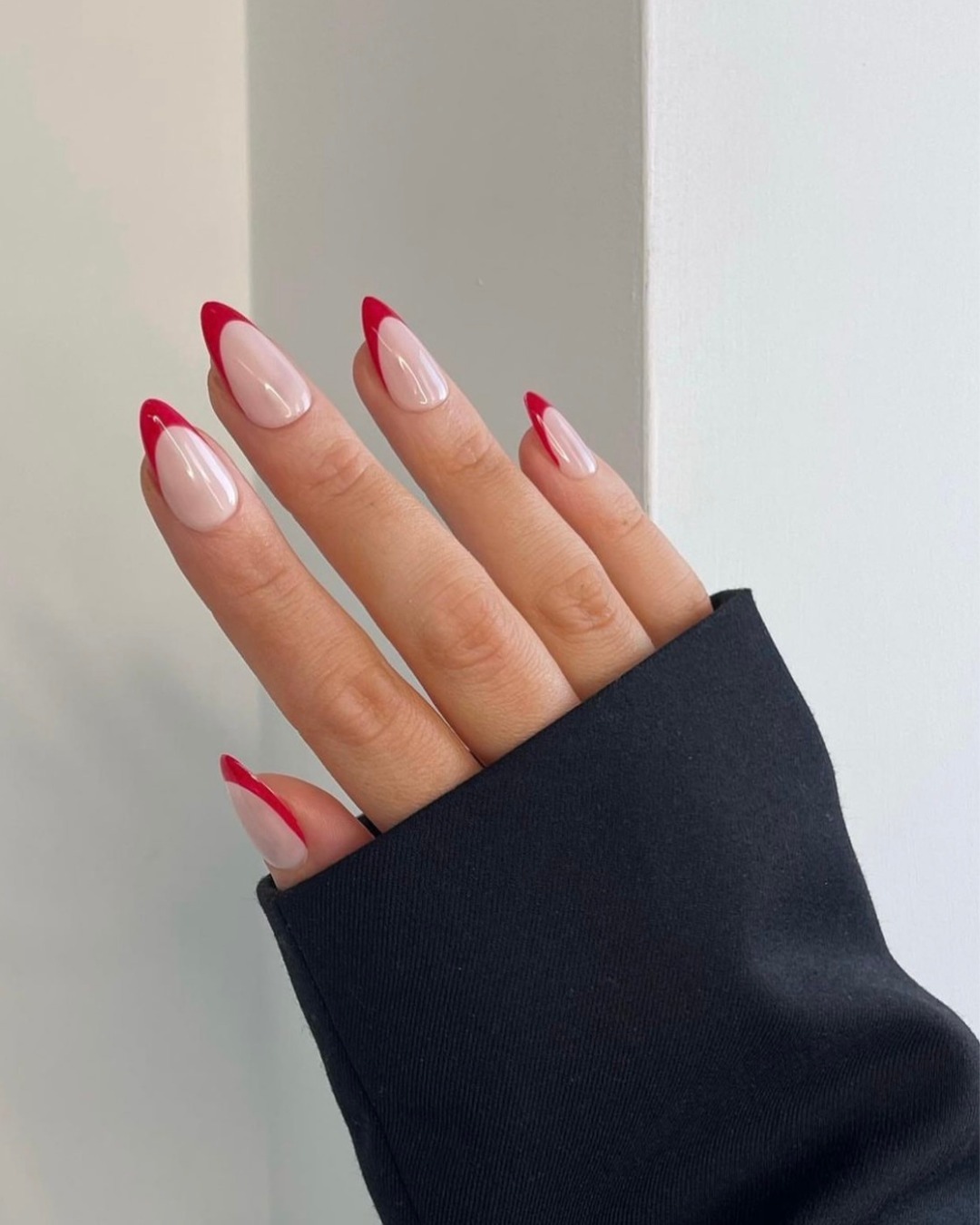 Glossy Visual Idea Glossy Visual Idea β Cute Christmas Nails 2026