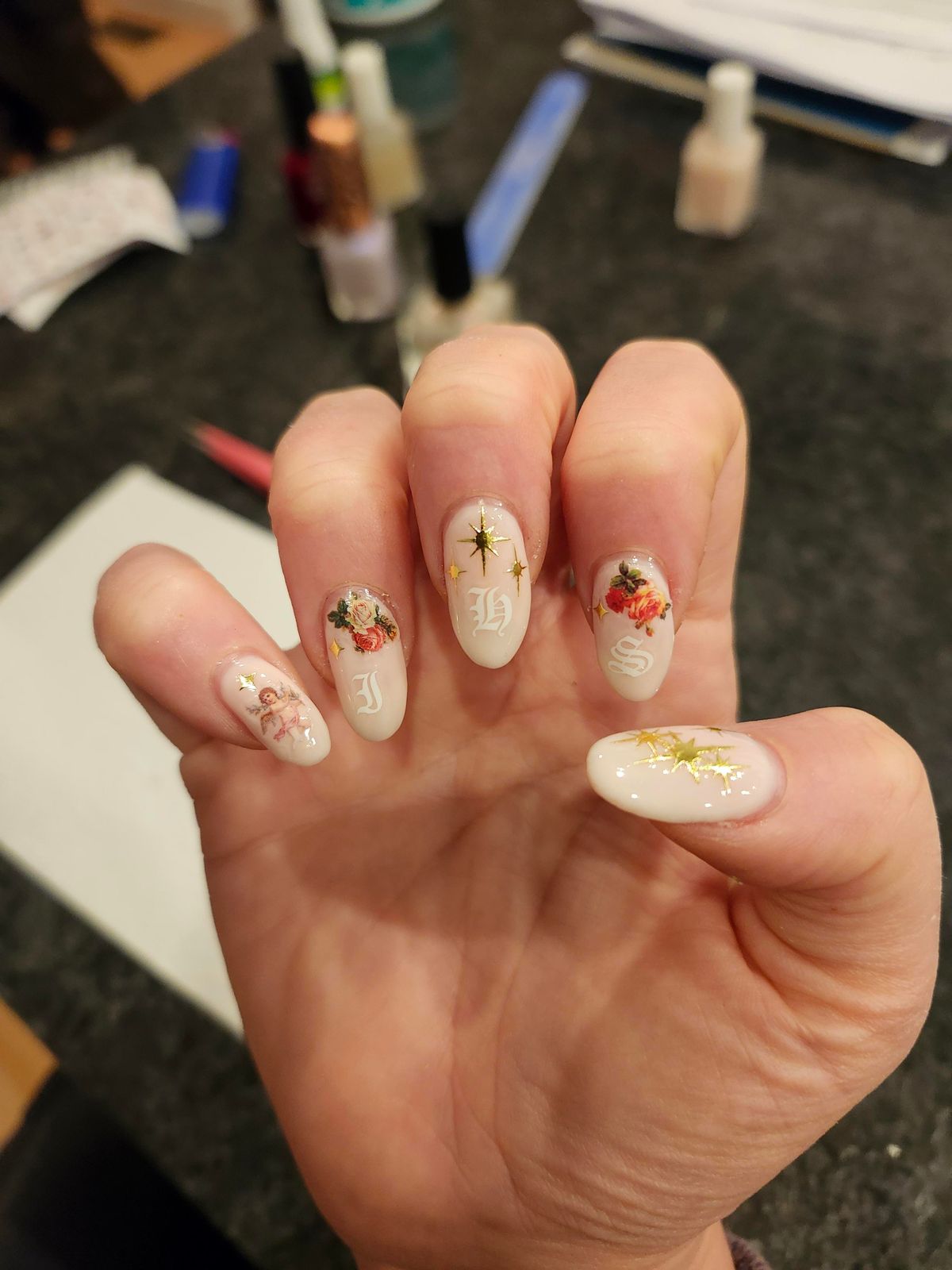 Neutral Potentially Festive Visual Idea Neutral Potentially Festive Visual Idea β Christmas Acrylic Nails 2026
