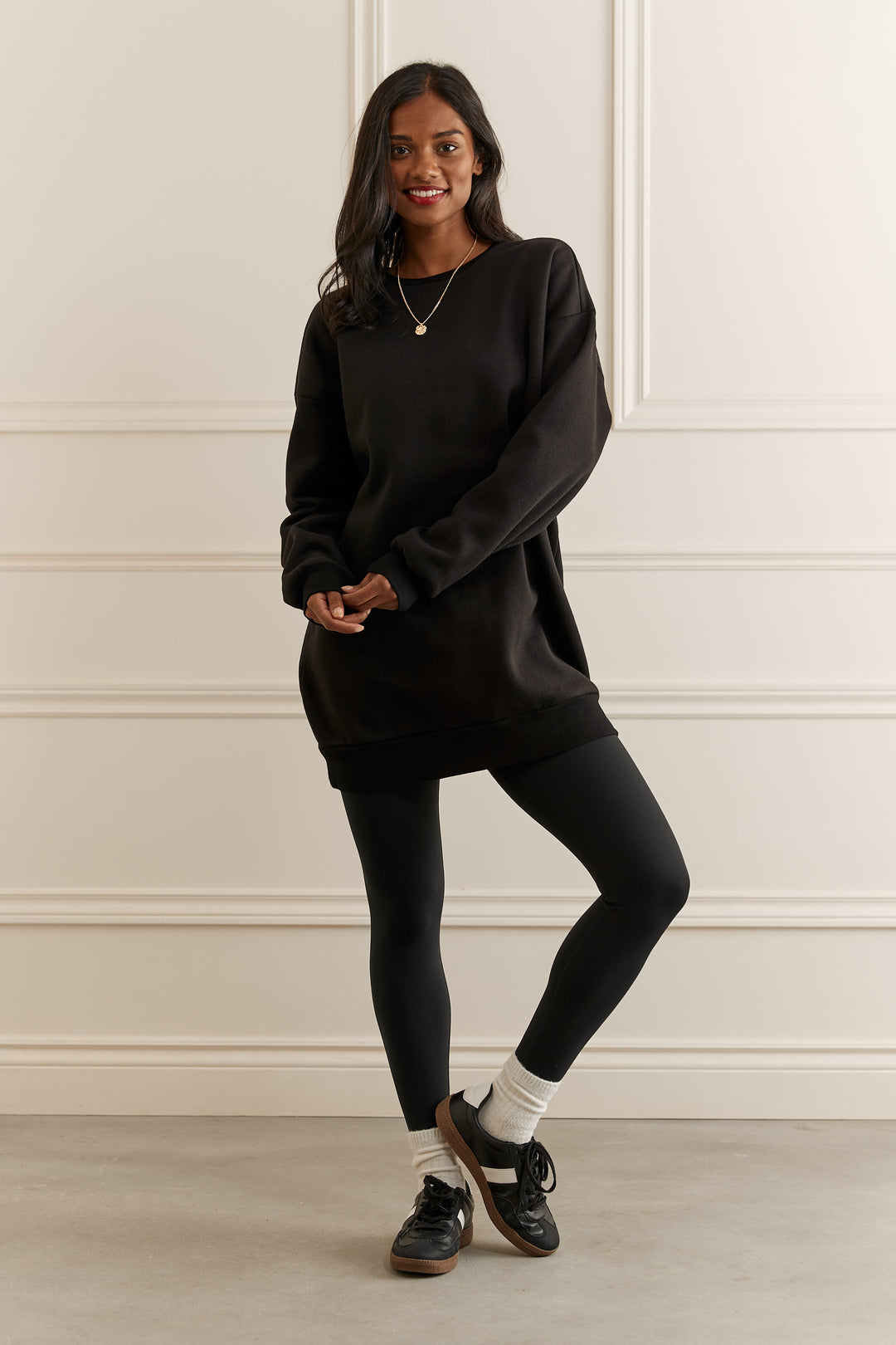 Black Sweatshirt and Leggings: Ultimate Loungewear Comfort Black Sweatshirt and Leggings: Ultimate Loungewear Comfort β Oversized Sweater Outfits