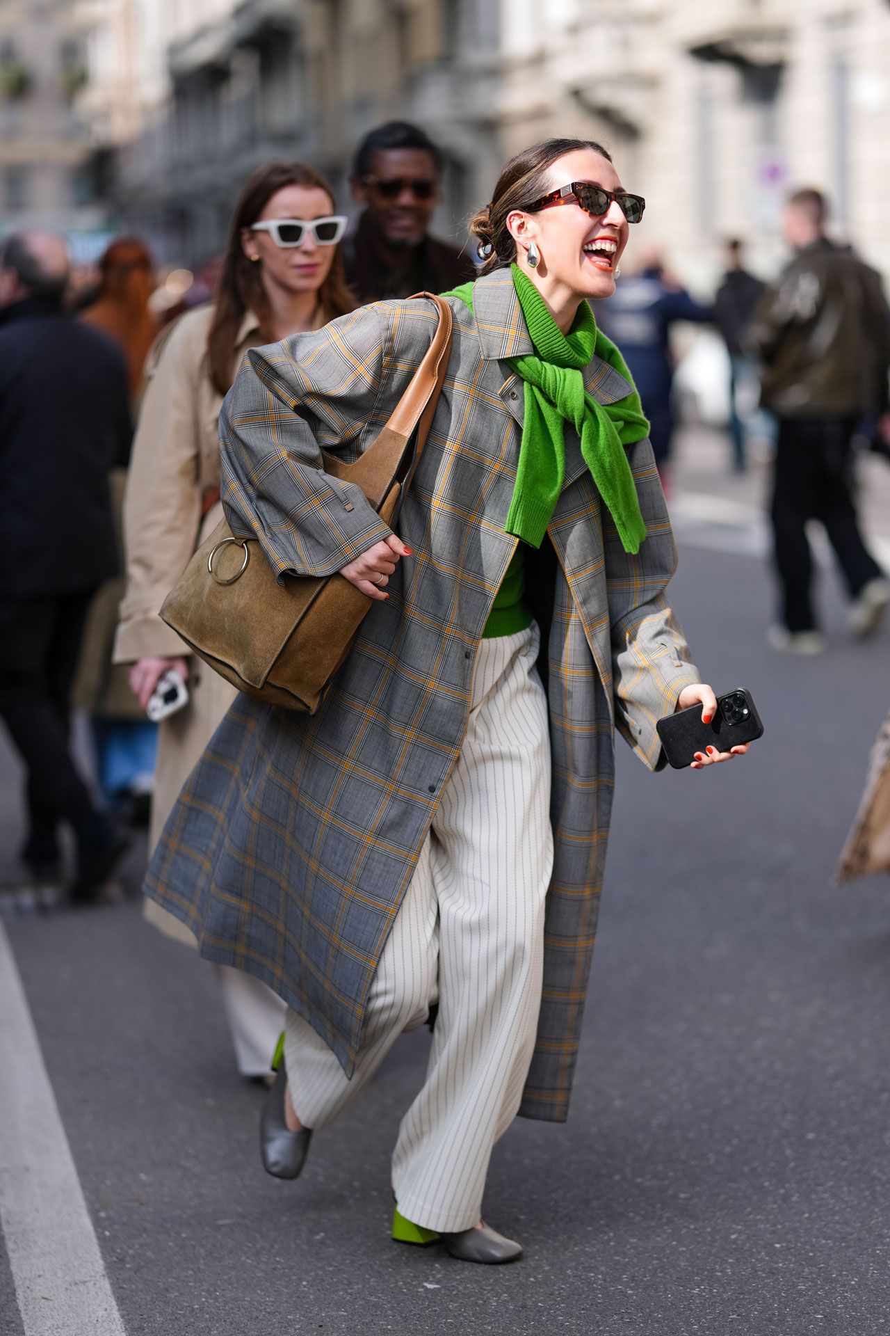 Grey Plaid Long Coat With Green Sweater Grey Plaid Long Coat With Green Sweater β Long Coat Outfits