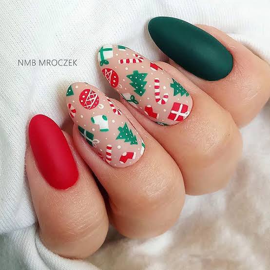 Matte Visual Idea Matte Visual Idea β Red and Green Christmas Nails 2026