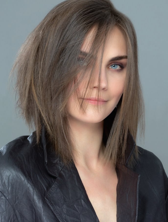 Ash Brown Shoulder Shag With Choppy Bangs — Winter Shoulder Length Hairstyles