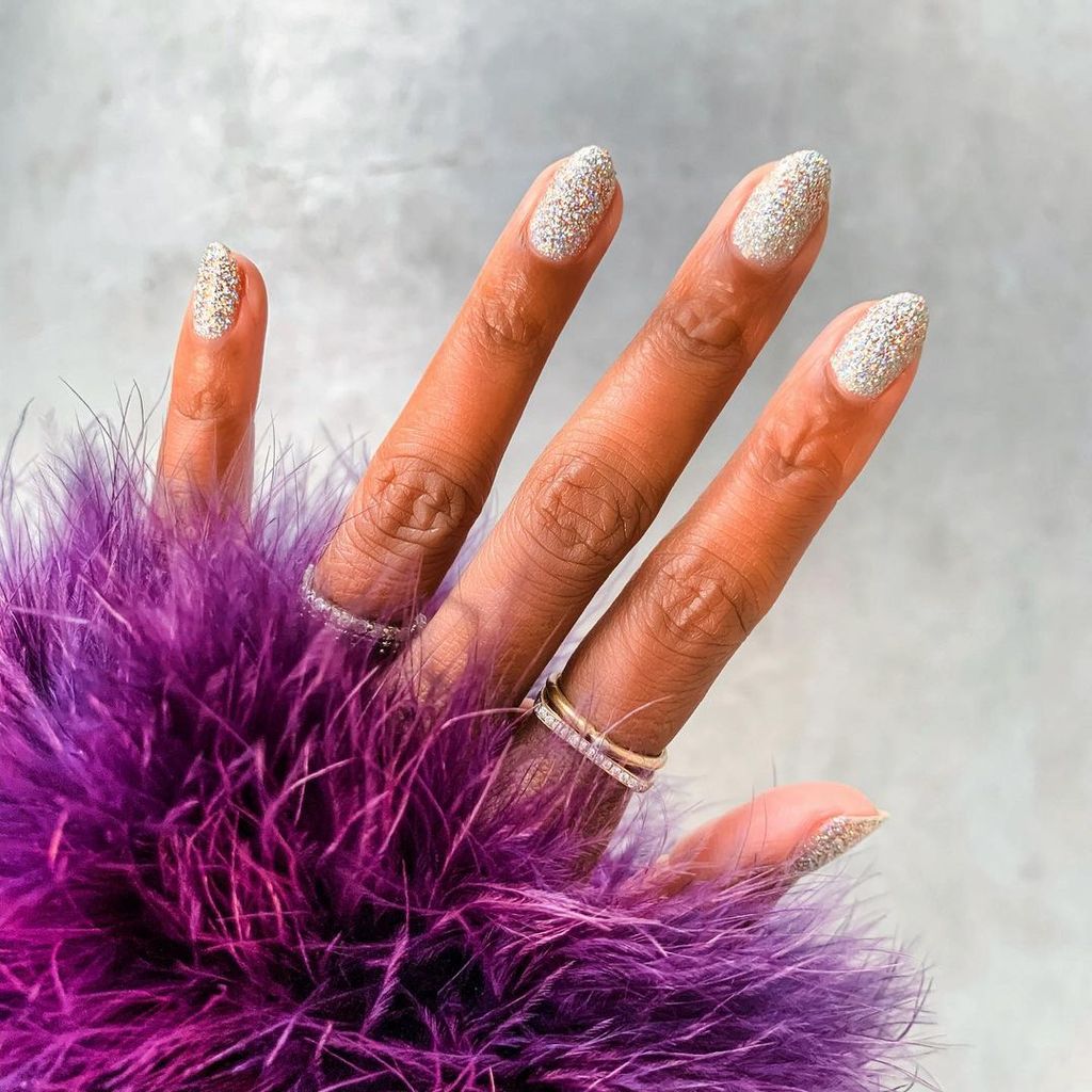Full Coverage Silver Iridescent Glitter Ovals Full Coverage Silver Iridescent Glitter Ovals β New Years Eve Nails 2027