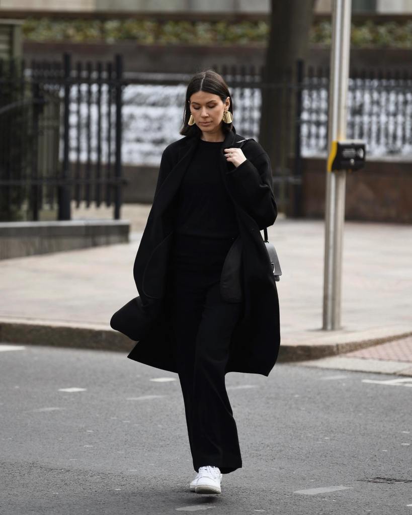 Monochromatic Black Ensemble with White Sneakers for Urban Chic Monochromatic Black Ensemble with White Sneakers for Urban Chic β Nashville Winter Outfits