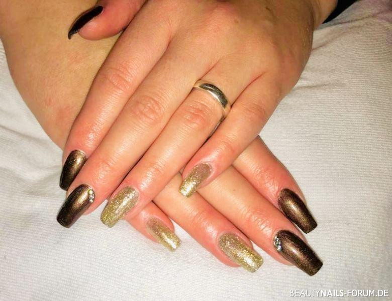 Rhinestones On Accent Nails Visual Idea — Winter Champagne Nails