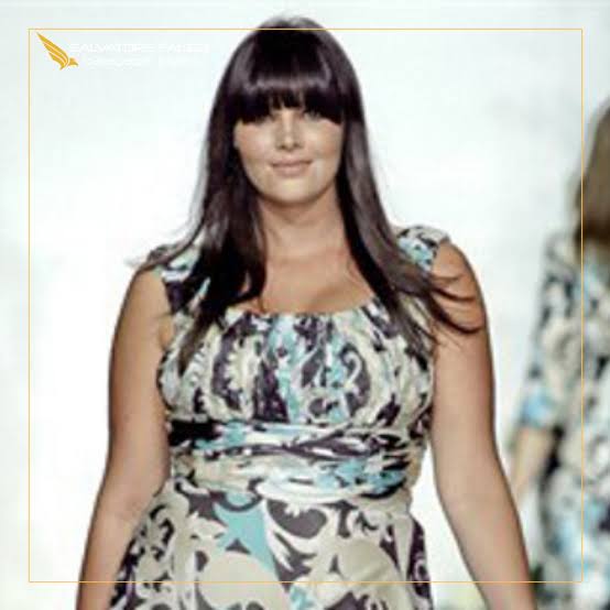 Natural Dark Brown With Subtle Highlights — Winter Hair Colors for Plus Size Women