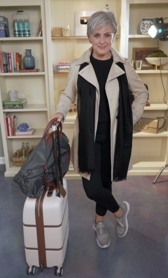 Beige Trench Coat with Fitted Leggings and Sneakers for Effortless Travel Beige Trench Coat with Fitted Leggings and Sneakers for Effortless Travel β Winter Airport Outfits