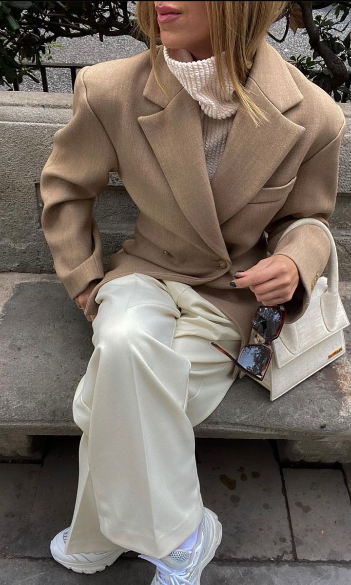 Oversized Beige Blazer with Cream Knitwear and White Handbag — Old Money Winter Outfits