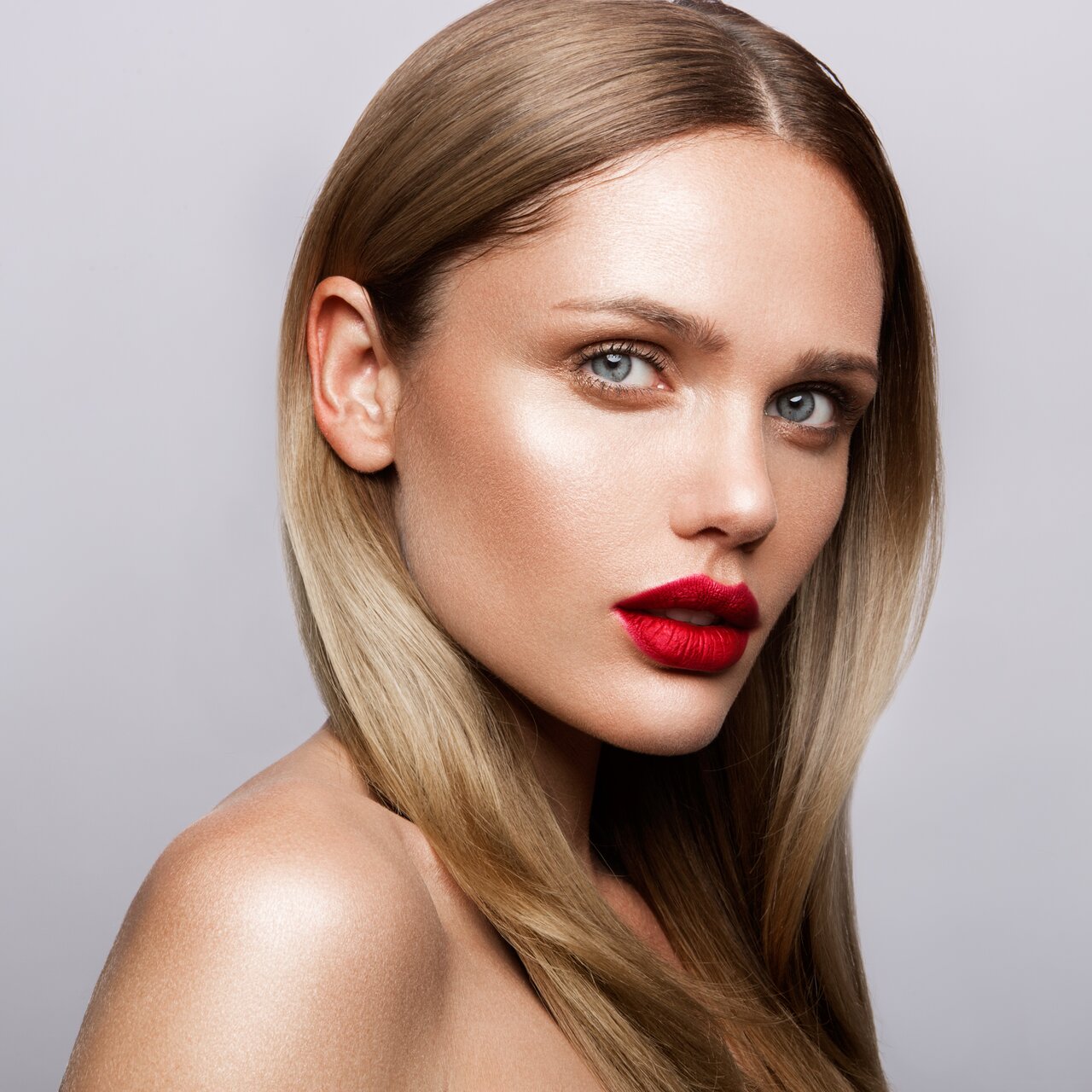 Bronde Blunt Bob — Winter Hair Colors for Pale Skin
