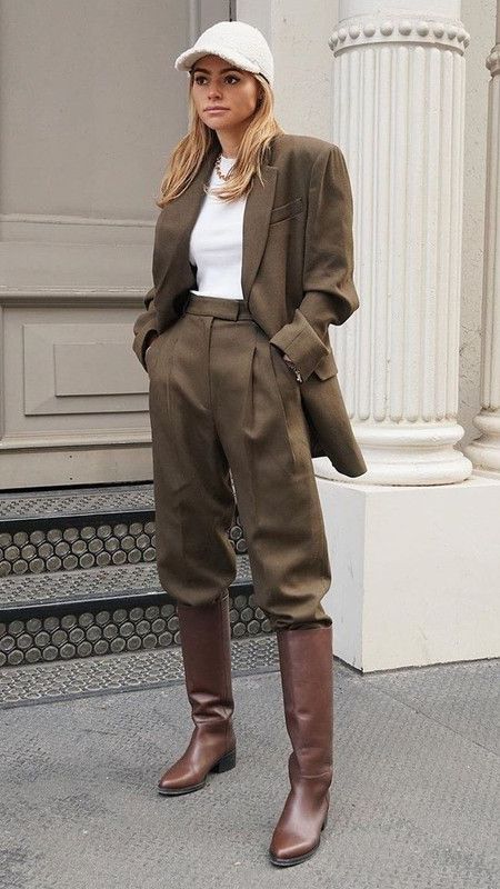 Smart Casual: Brown Riding Boots with an Oversized Blazer Smart Casual: Brown Riding Boots with an Oversized Blazer β Riding Boots Outfits