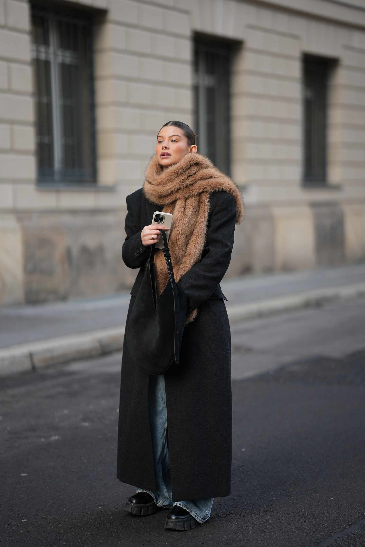Visual Idea β A Woman Wears A Long Visual Idea β A Woman Wears A Long β Winter Hairstyles with Scarf