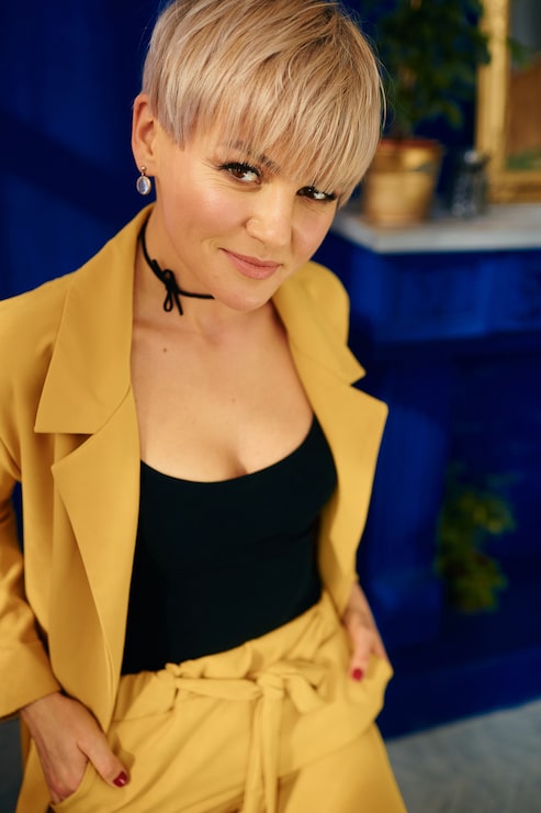 Wispy Blonde Pixie With Side Sweeps — Winter Haircuts for Girls