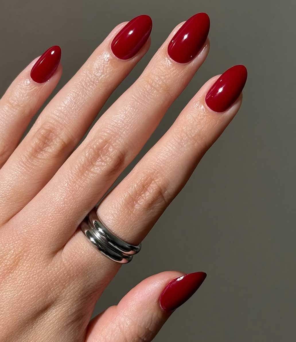 Deep Glossy Red Oval Nails Deep Glossy Red Oval Nails β Short Winter Oval Nails