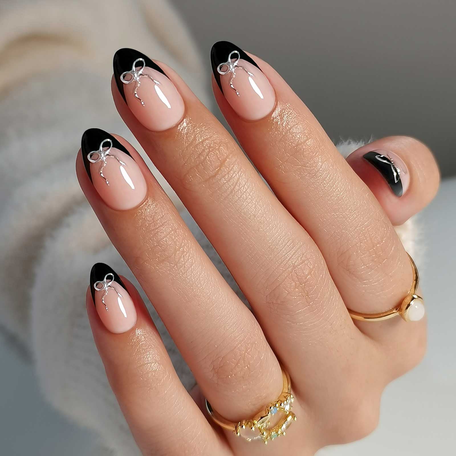 Glossy Visual Idea Glossy Visual Idea β Winter Bow Nails