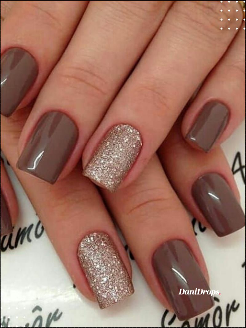 Accent Nails With Glitter Visual Idea Accent Nails With Glitter Visual Idea β Winter Nude Nails