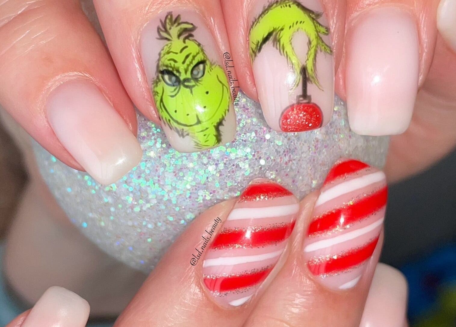 Short Oval Matte Grinch Face And Reindeer Short Oval Matte Grinch Face And Reindeer β Grinch Nails 2026