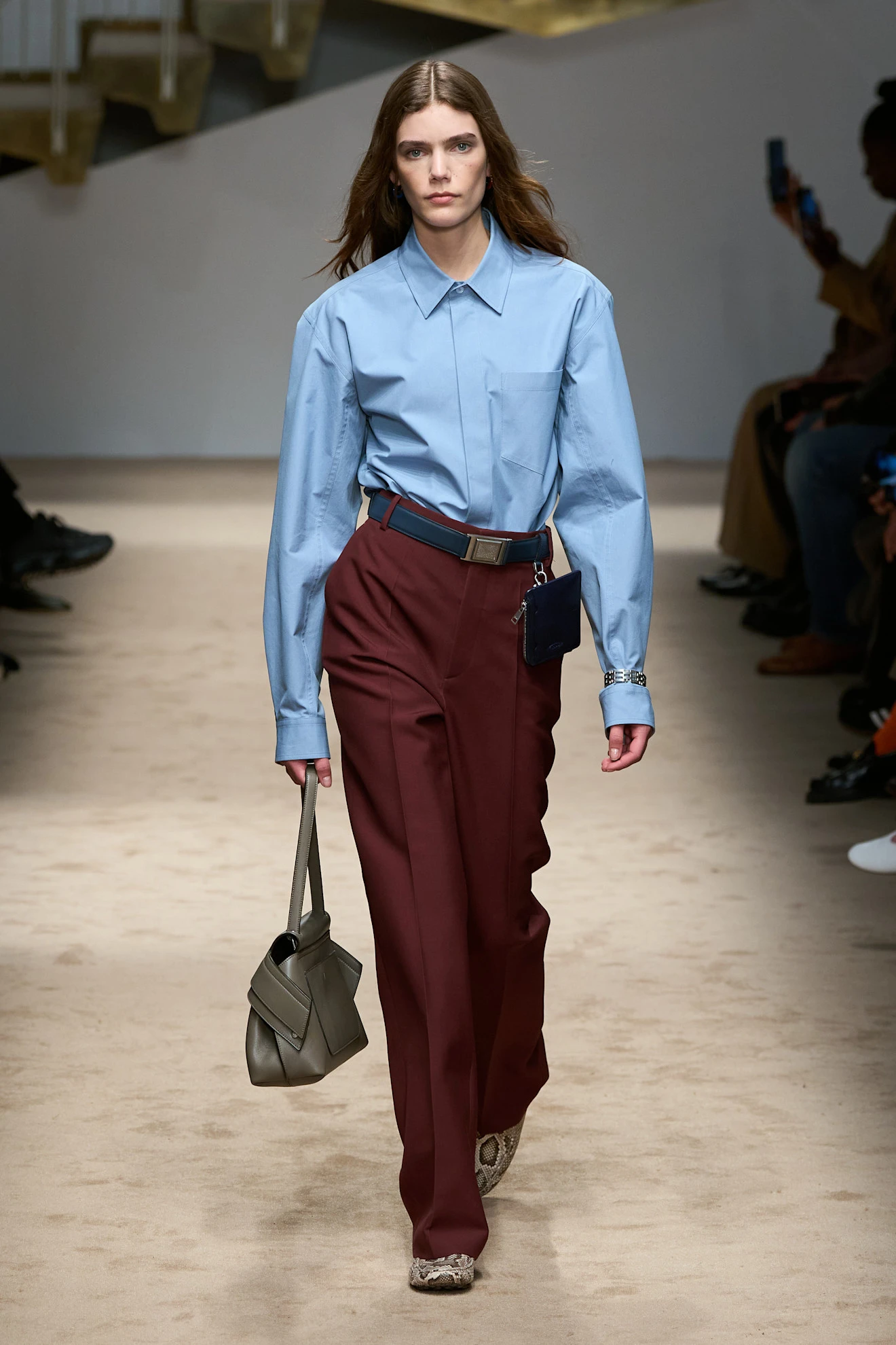 Light Blue Shirt with Burgundy Wide-Leg Trousers and Grey Belt Light Blue Shirt with Burgundy Wide-Leg Trousers and Grey Belt β Winter Work Outfits