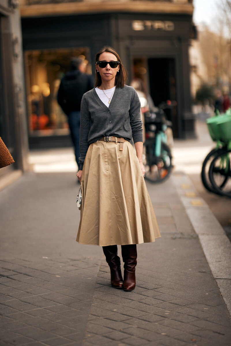 Grey Cardigan with Midi Skirt and Knee-High Boots Grey Cardigan with Midi Skirt and Knee-High Boots β Winter Work Outfits