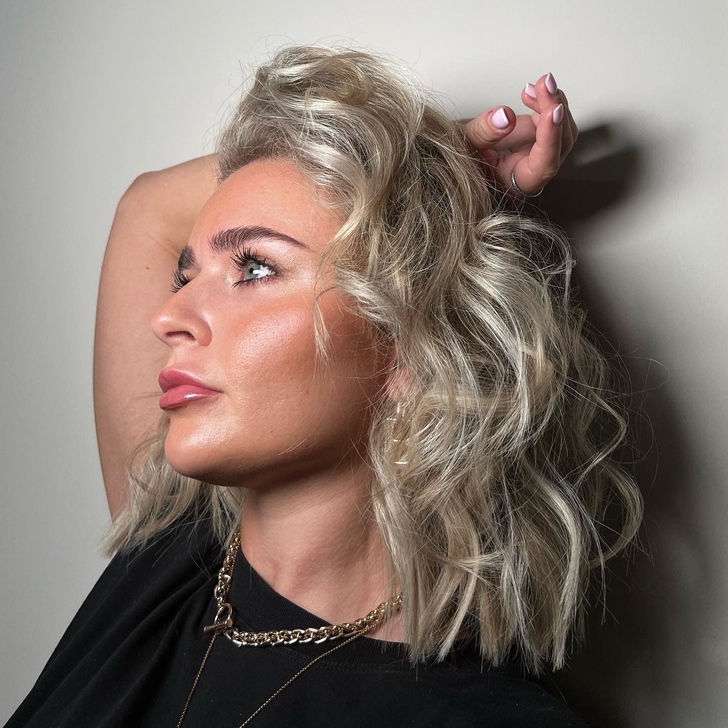 Chin Wavy Bob in Platinum Blonde — Winter Haircuts for Wavy Hair