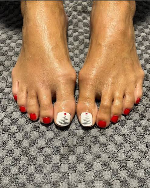 Christmas Tree Red Pedicure Christmas Tree Red Pedicure β Christmas Pedicure 2026