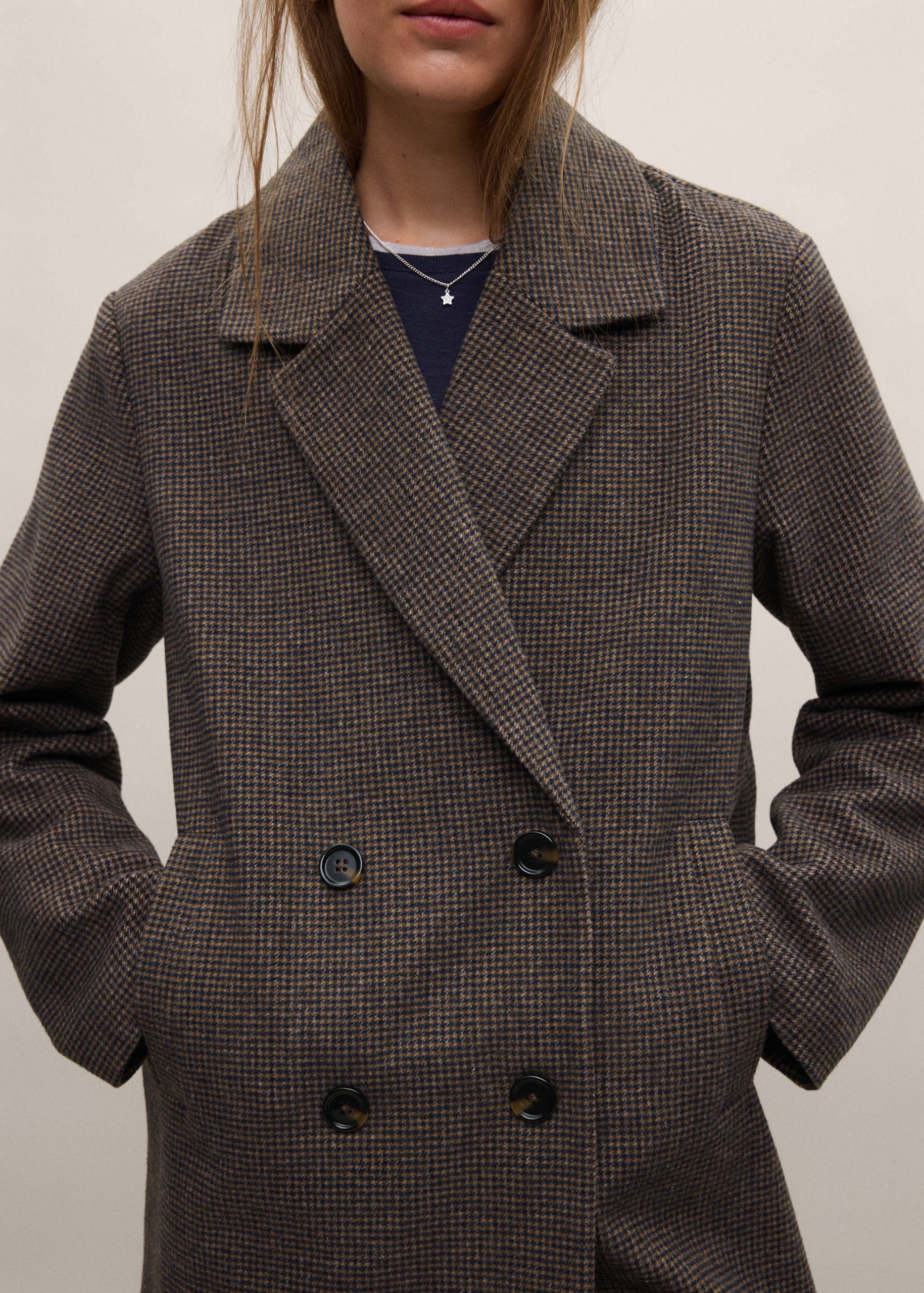 Fitted Blazer with Crewneck for a Polished College Look — Winter College Outfits