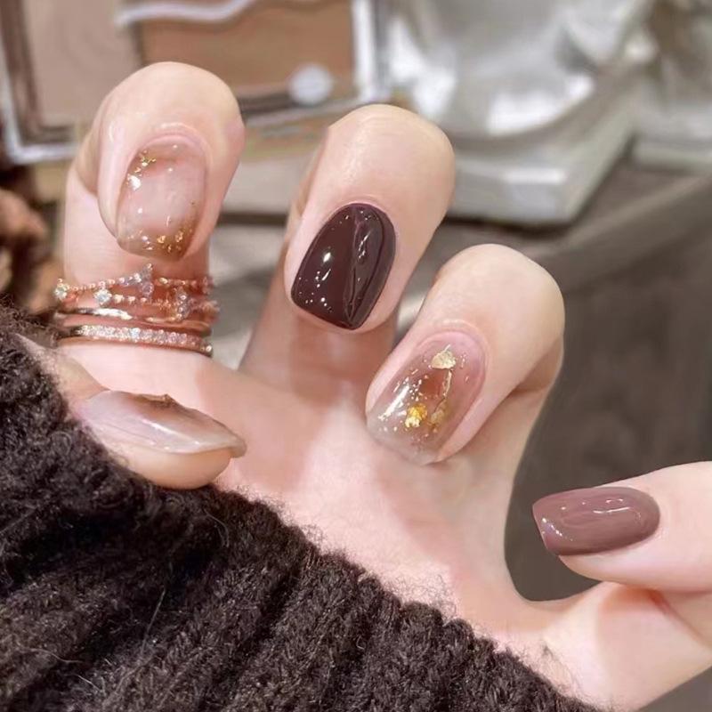 Deep Brown with Gold Foil Accents Deep Brown with Gold Foil Accents β Short Winter Round Nails