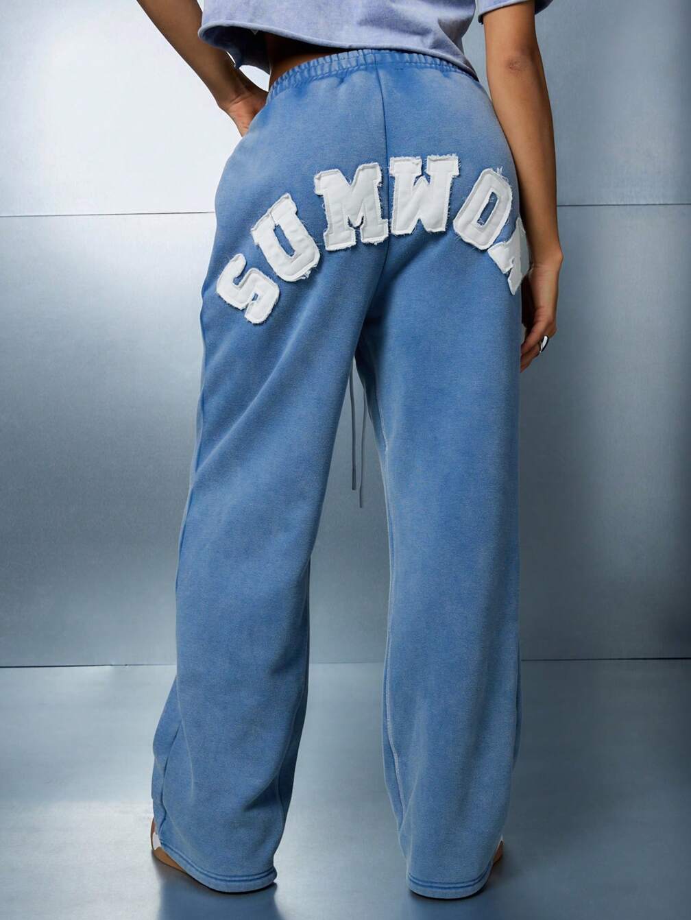 Blue Fleece Sweatpants with Collegiate Detail Blue Fleece Sweatpants with Collegiate Detail β Winter Athleisure Outfits