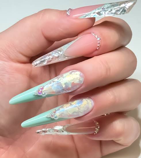 One Hand Close-Up Visual Idea — Baddie Winter Nails