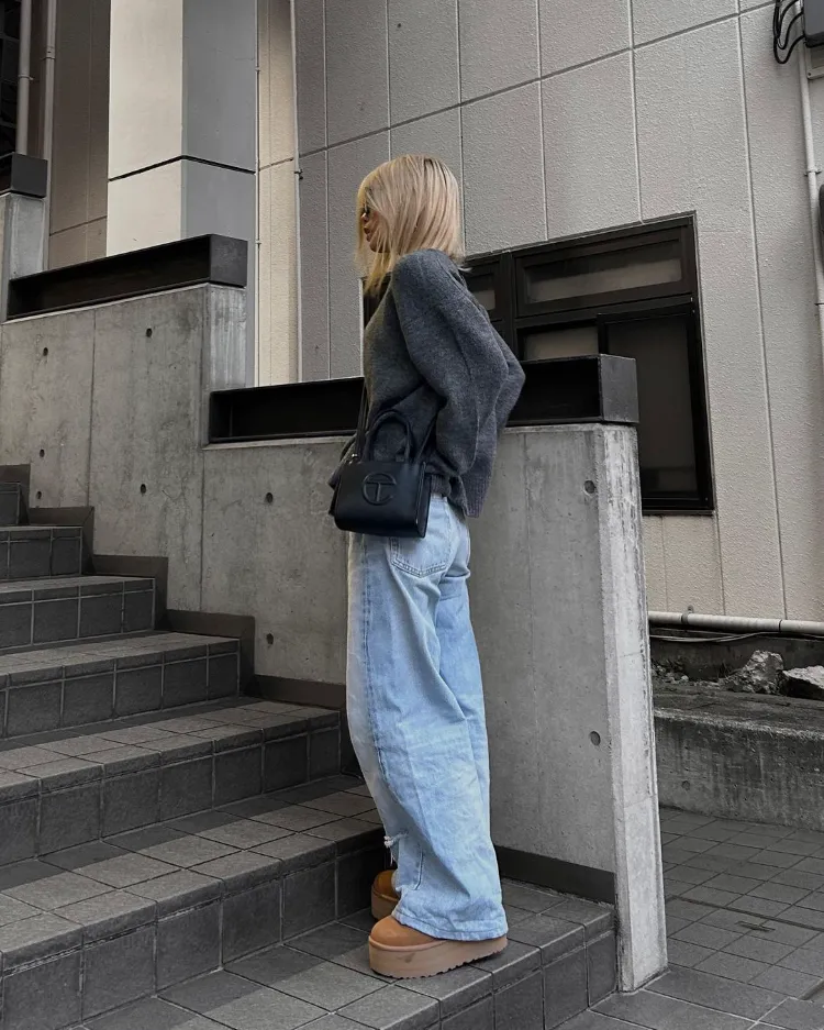 Casual Comfort: Platform Uggs with Knit Sweater and Wide-Leg Jeans Casual Comfort: Platform Uggs with Knit Sweater and Wide-Leg Jeans β Ugg Slippers Outfits